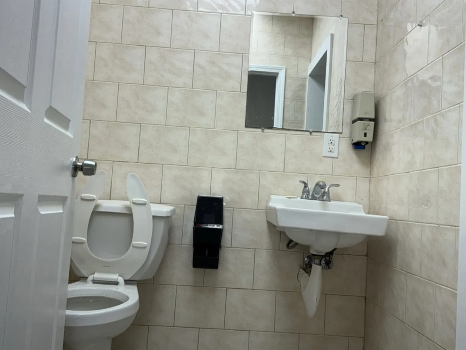 2 bed, 1450 sqft, $2,200 — Photo 3