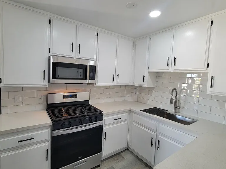 4311-4313 Toland Way — Photo 9