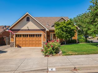 4 Meadowfield Cir, Eagle Pt, OR 97524