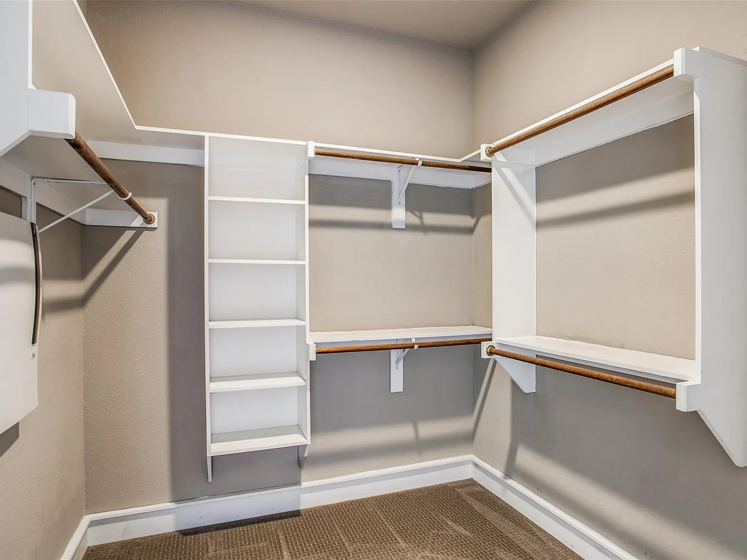 2 bed, 2.5 bath, 1861 sqft, $3,000 — Photo 4