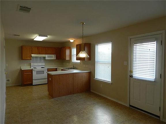 4th image of 300 Sylvan St