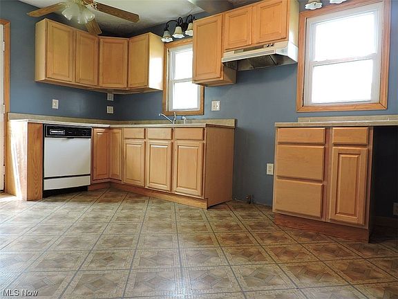 4th image of 1546 Raymond St