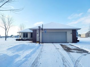215 S Birch Ave, Gillett, WI 54124