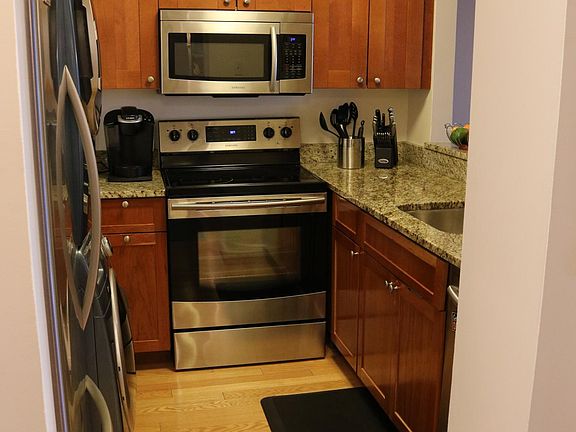3rd image of 900 N Stafford St APT 1716