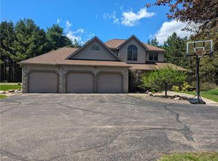 6420 Whitetail Dr, Eau Claire, WI 54701