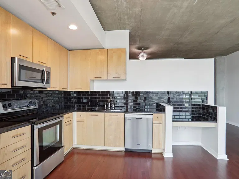 3324 Peachtree Rd NE #915 — Photo 13