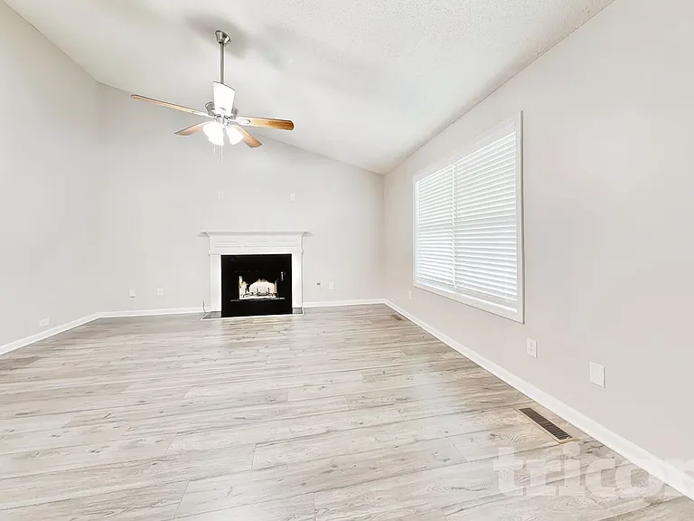 113 Danville Trl — Photo 2