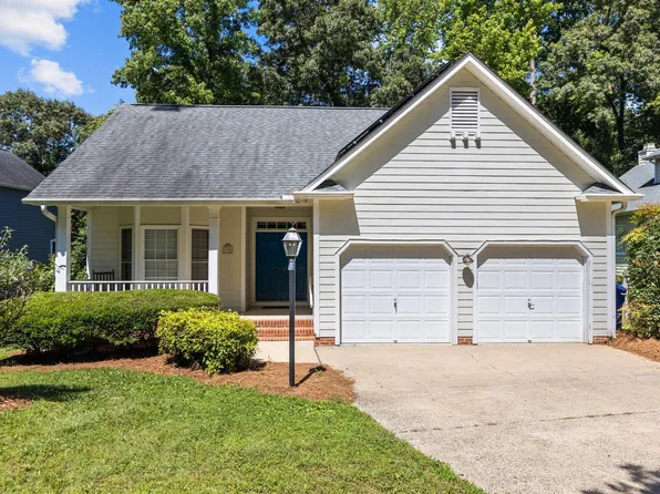 104 Hearthstone Ln, Chapel Hill, NC 27516