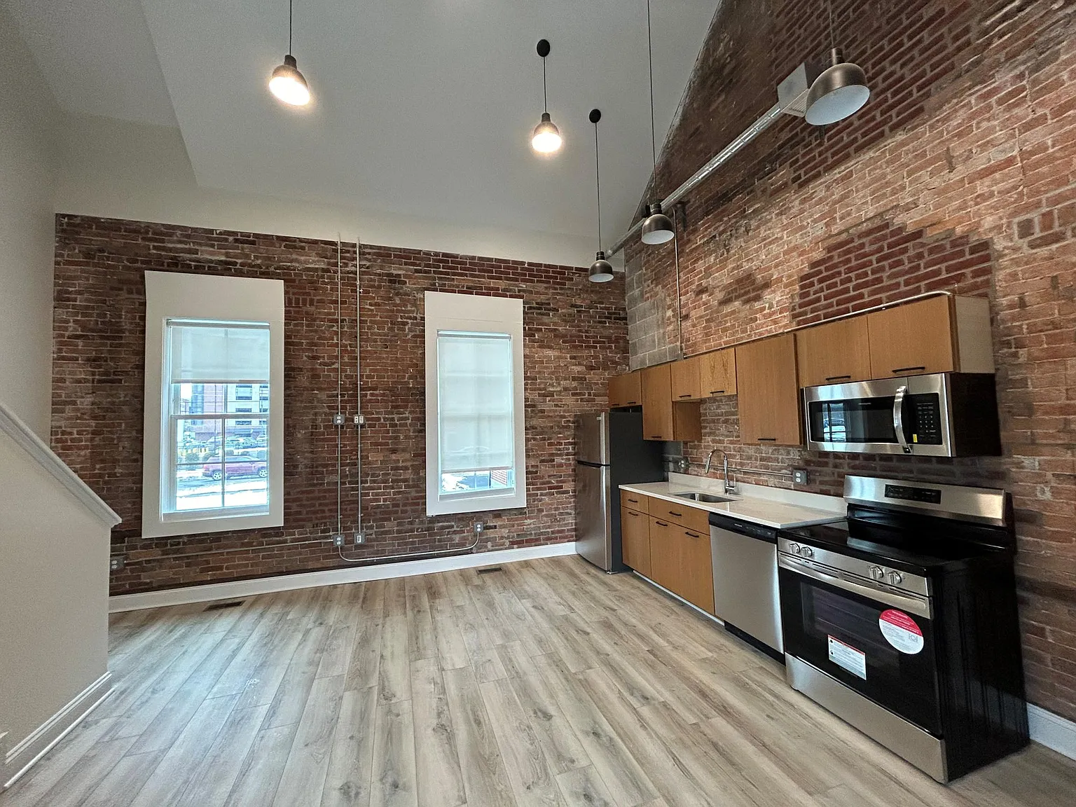 2 bed, 1.5 bath, 754 sqft, $2,300 — Photo 3