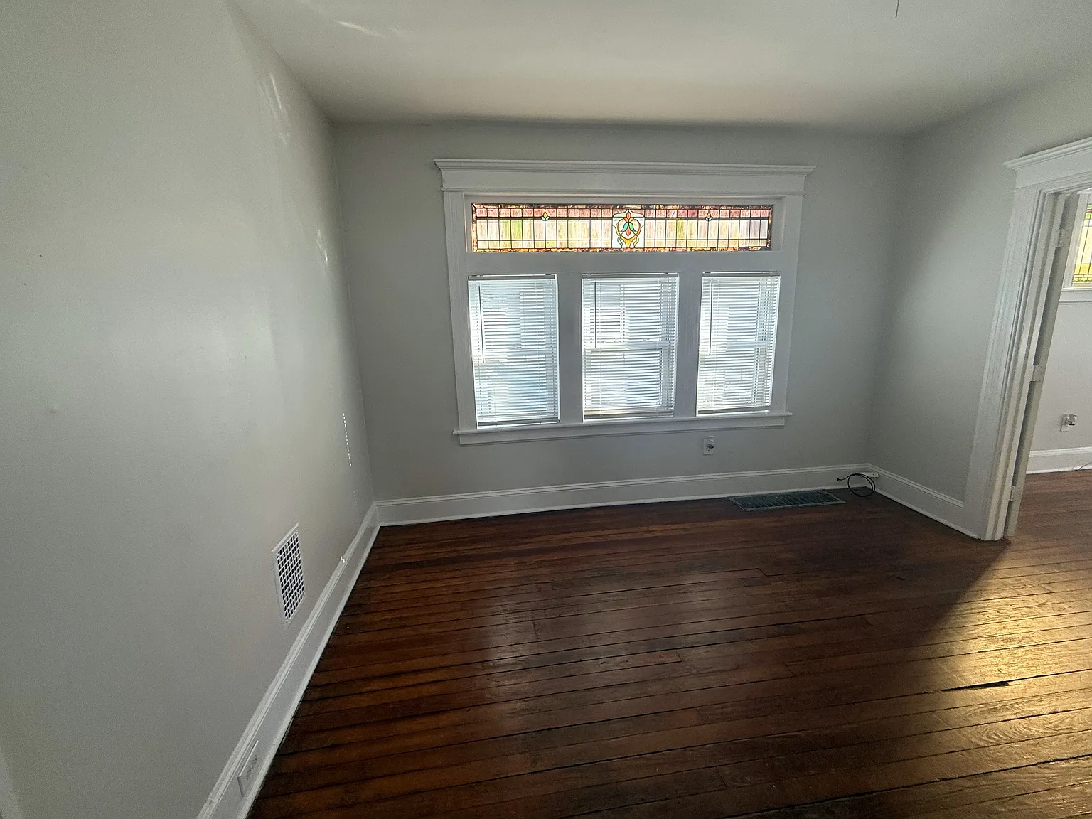 3 bed, 1000 sqft, $1,925 — Photo 2