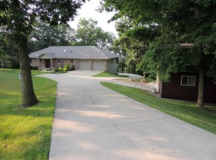 1858 Saint Catherine Rd, Bellevue, IA 52031