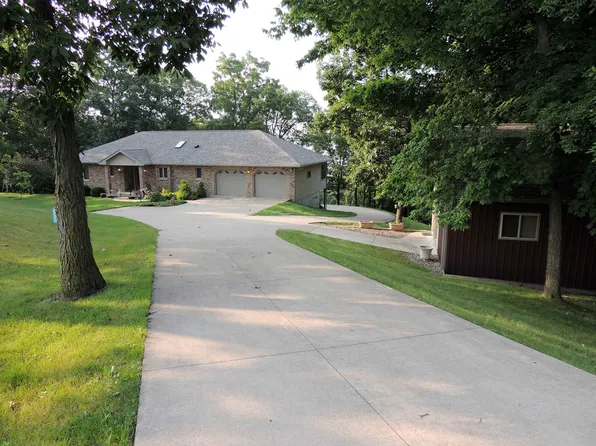 1858 Saint Catherine Rd, Bellevue, IA 52031