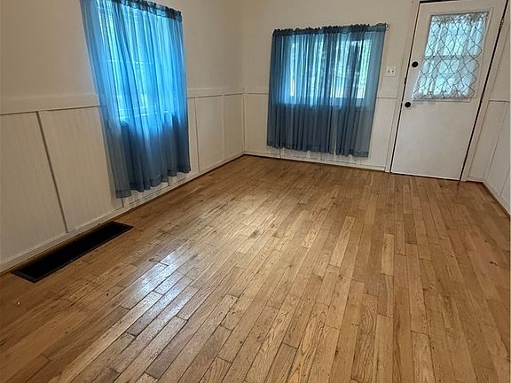 5th image of 405 Washington St