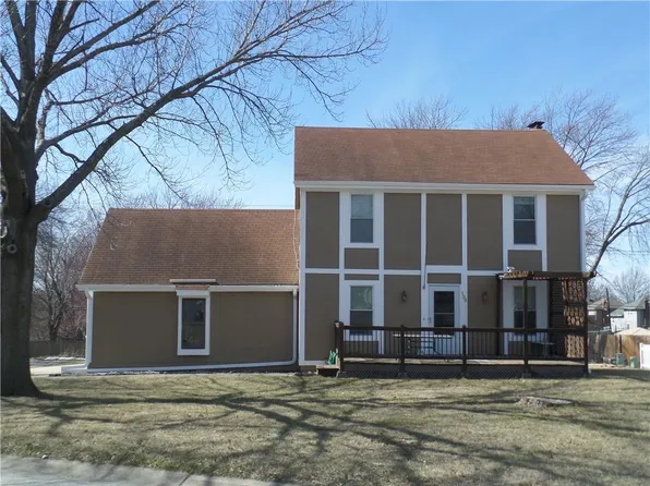 138 E Nelson Cir, Olathe, KS 66061