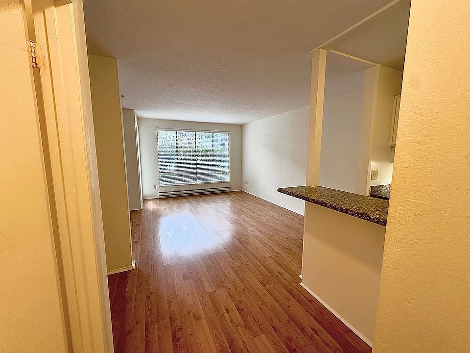 1st image of 8 Admiral Dr Unit 239