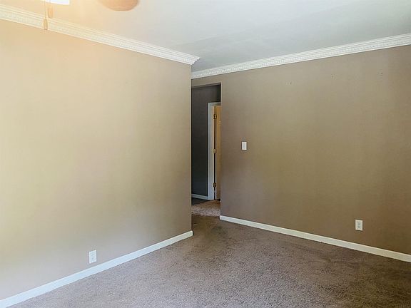 4th image of 327 Eastwood Dr