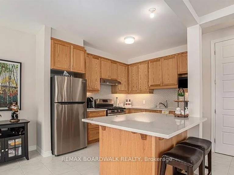 741 Derreen Ave — Photo 7