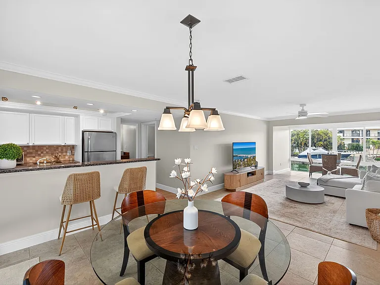 1550 Gulf Shore Blvd N #E6 — Photo 6