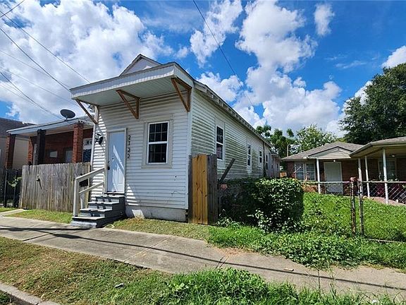 3rd image of 2122 2nd St