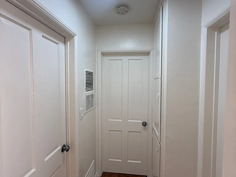10617 Oxnard St #6 — Photo 6