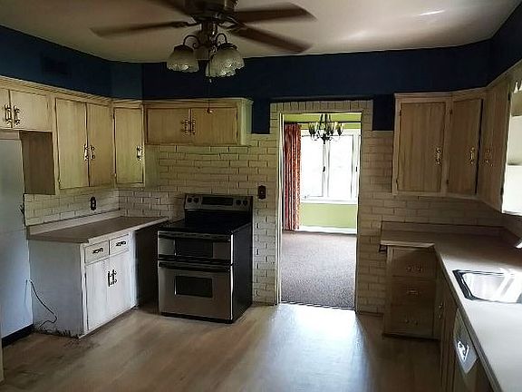 5th image of 705 James Ave