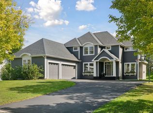 8465 Kelzer Pond Dr, Victoria, MN 55386