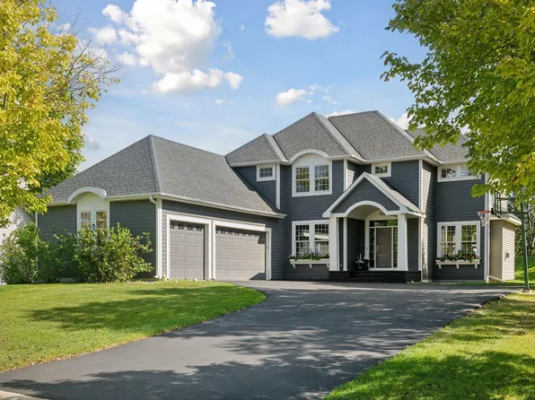 8465 Kelzer Pond Dr, Victoria, MN 55386