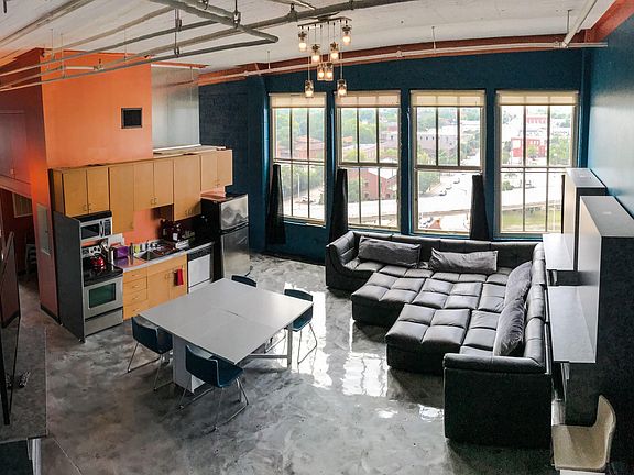 2nd image of 815 W Market St Unit 806