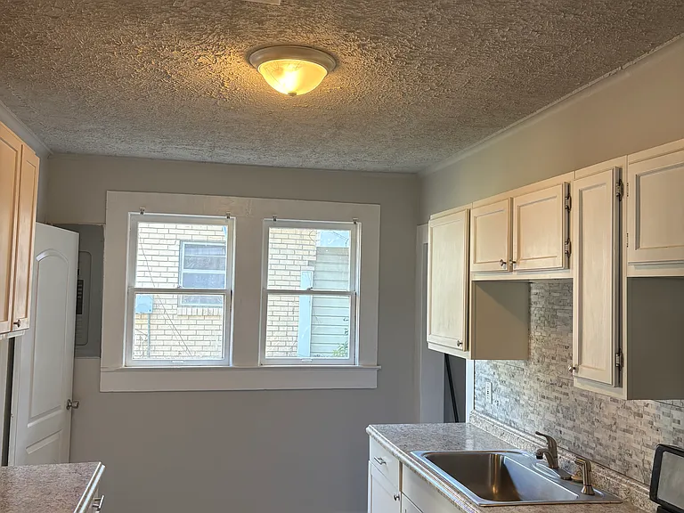 31 Gordon Ave — Photo 4