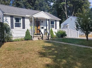 17 Mac Arthur Dr, Glens Falls, NY 12801