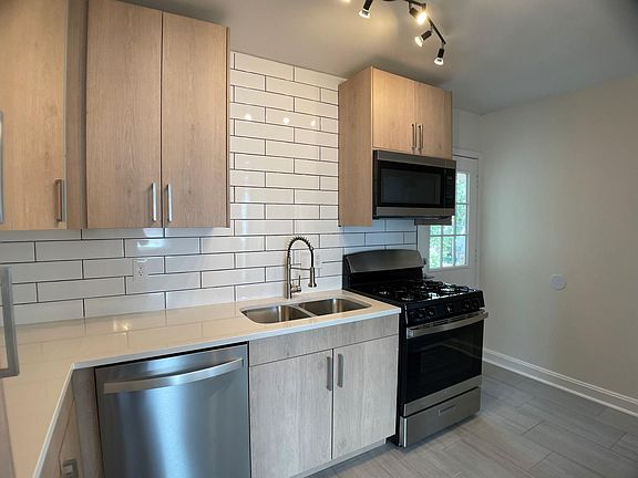 2nd image of 4319 Mercier St #2