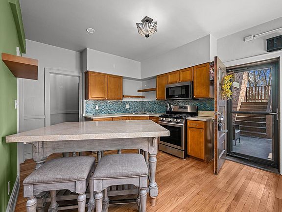 3rd image of 1622 18th Ave APT 22