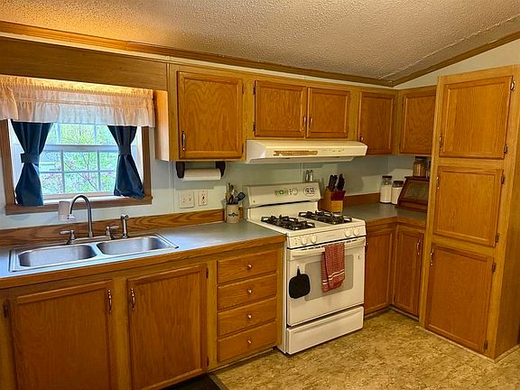 5th image of 90 Merriam Hill Rd APT 2