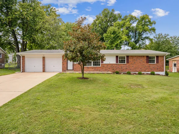 938 Parkdale Cir, Ballwin, MO 63021