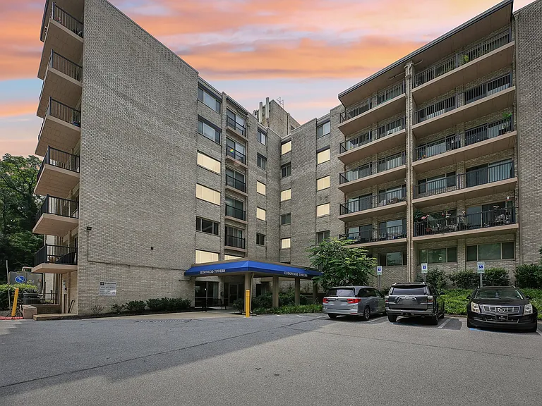 Eudowood Towers — Photo 16