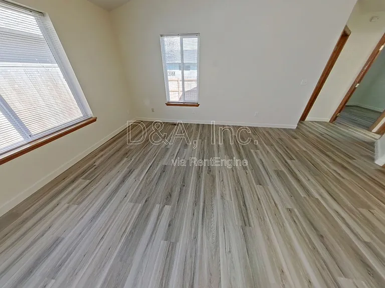 163 SE Partridge Dr — Photo 3