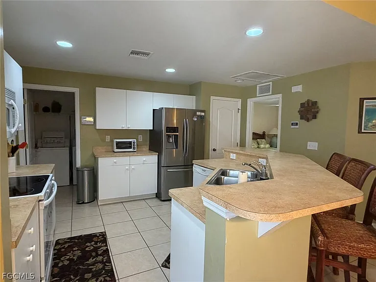 3732 NE 12th Pl — Photo 20