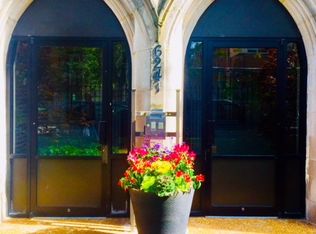 6241 N Winthrop Ave APT 702, Chicago, IL 60660