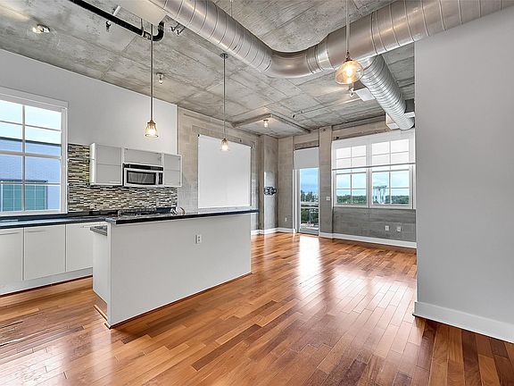 2nd image of 411 NW 1st Avenue #606