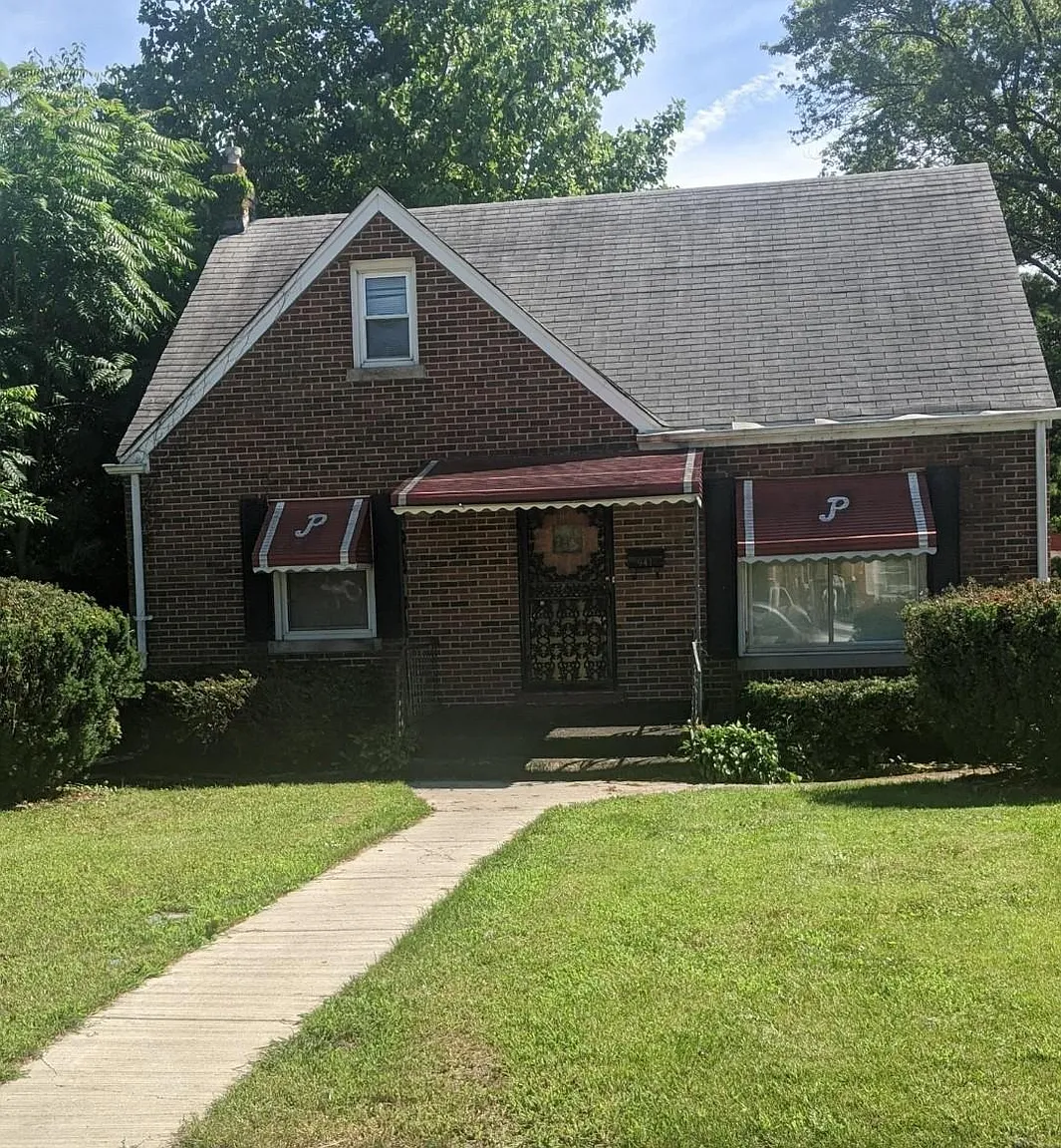 941 E 43rd Pl photo 1