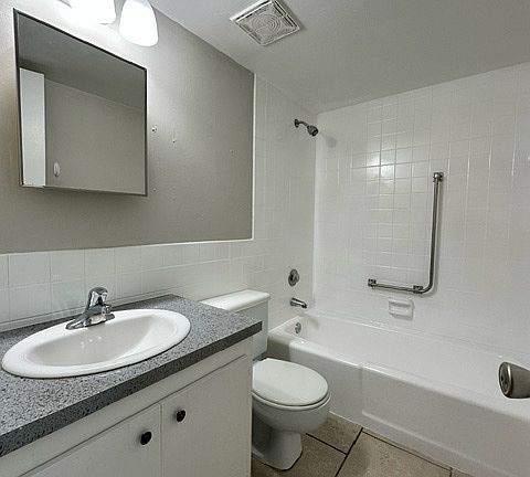 3rd image of 1852C Golf View Ave #10722682