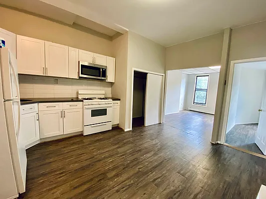 Rented by Blue Egg Realty Corp | media 15