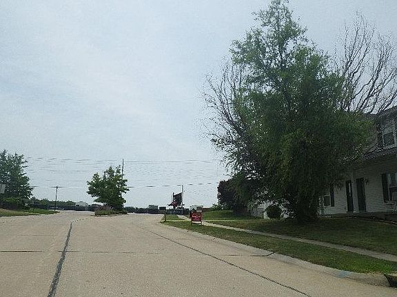 5th image of 805 Emerald Place Dr