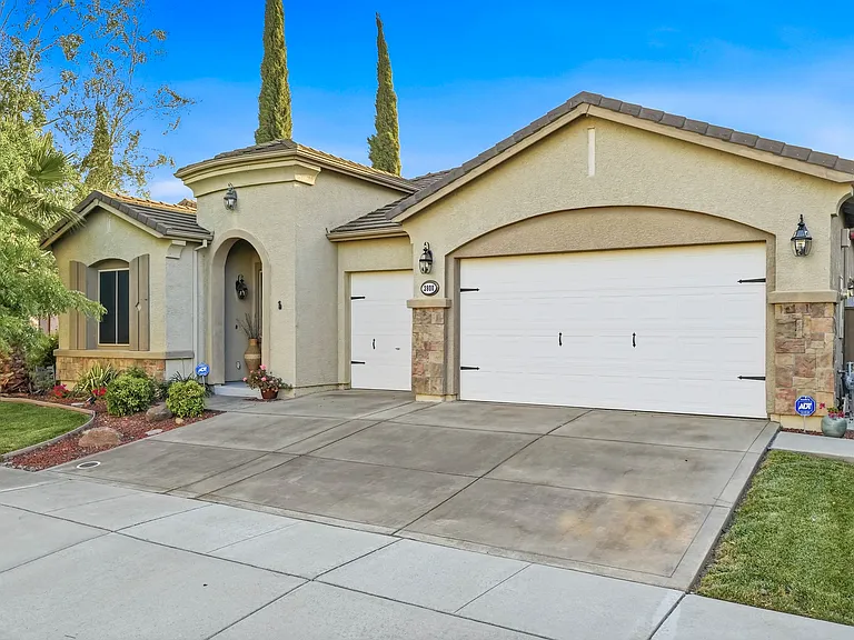 3800 Spalding Ct — Photo 1