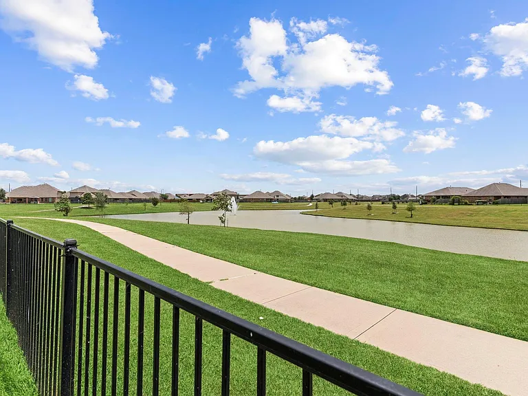 23607 Legano Dr — Photo 40
