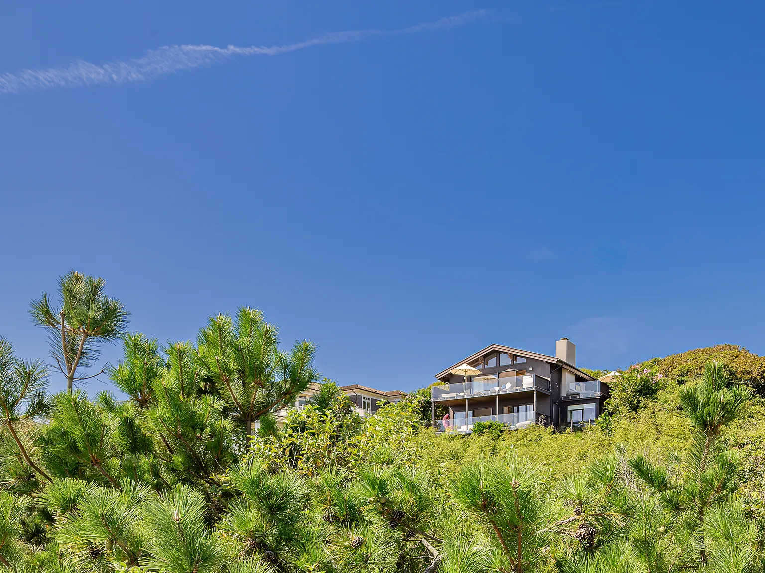 Where Montauk Dreams Come True - Oceanfront in Hither Hills — Photo 2