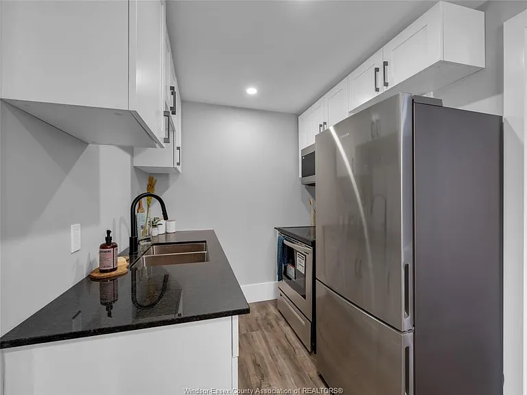 1766 University Ave W #9 — Photo 6