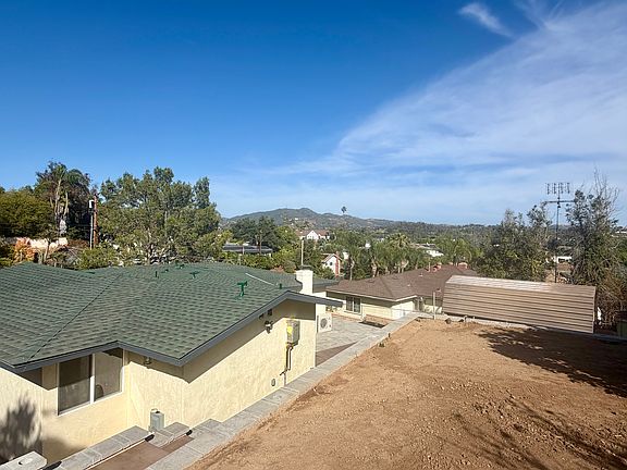 2nd image of 1134 Anza Ave