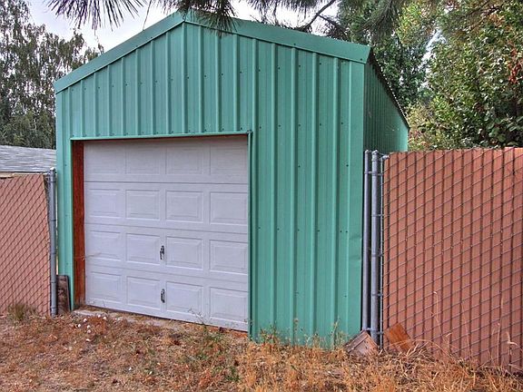 4th image of 2400 Redwood Dr