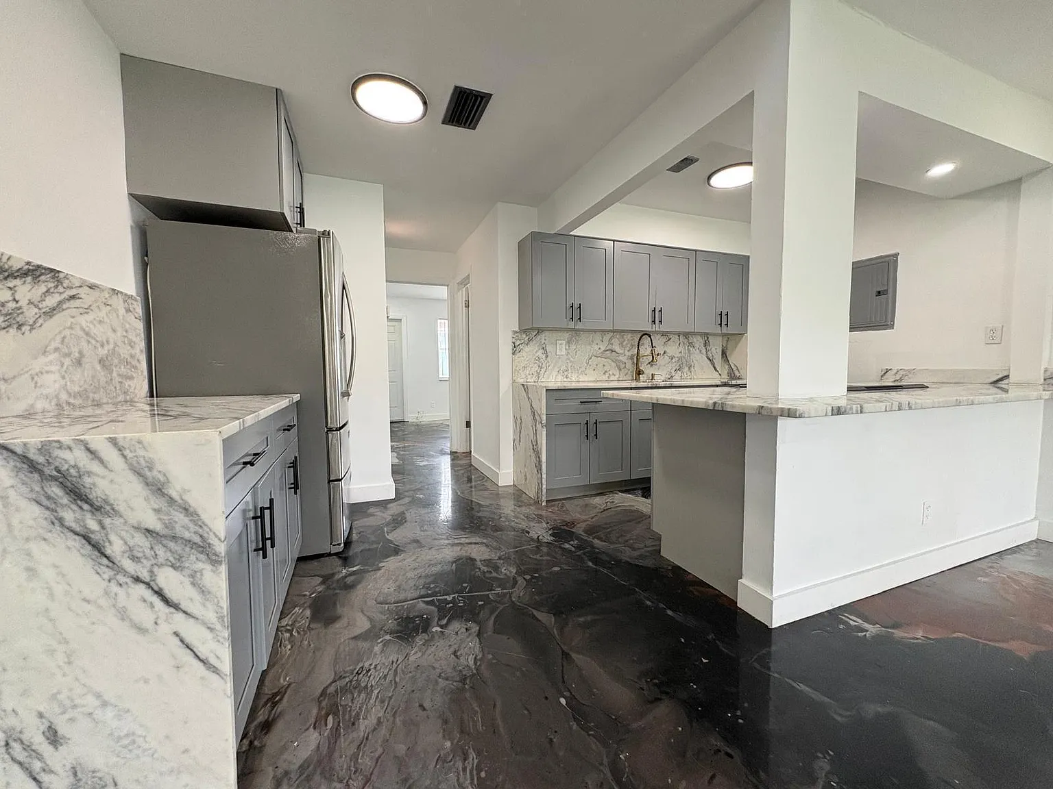 1 bed, 1.0 bath, 700 sqft, $1,700 — Photo 2